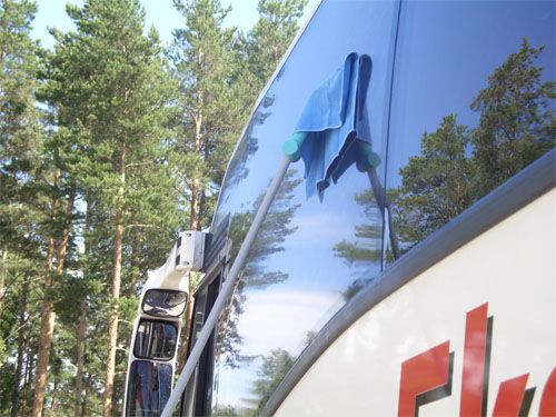 Обработка ветрового стекла автобуса