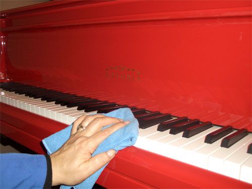 Kerge koristuse vahendiga töödeldud klaver