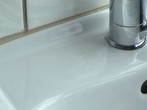 Protected ceramic sink with water 1